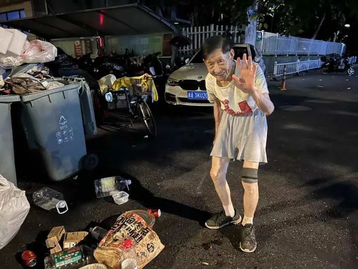 DƬ